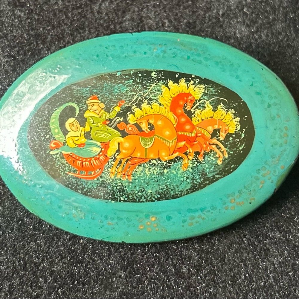 Vintage Oval Brooch with Colorful Horse Carriage Design